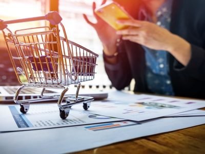 cropped-image-woman-inputting-card-information-key-phone-laptop-while-shopping-online-min_0_0_0